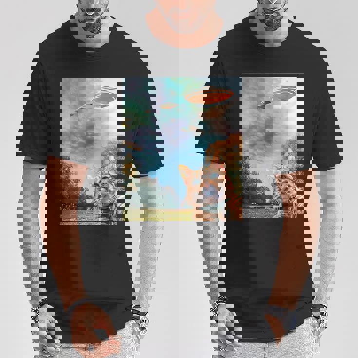 Ufo付き猫セルフィー Tシャツ 面白い贈り物