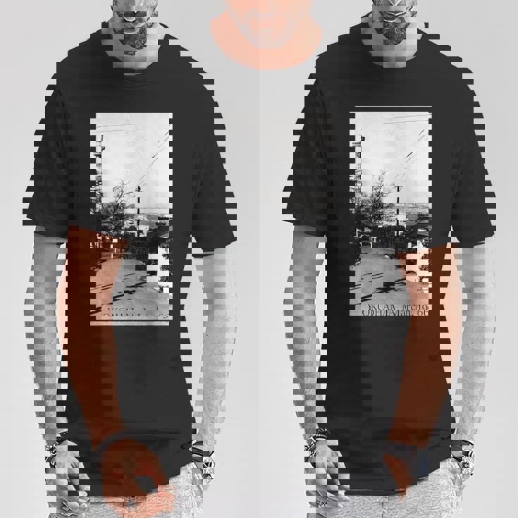 Yokohama Yamashita Pier 1966年3月 モノクローム写真 Tシャツ 面白い贈り物