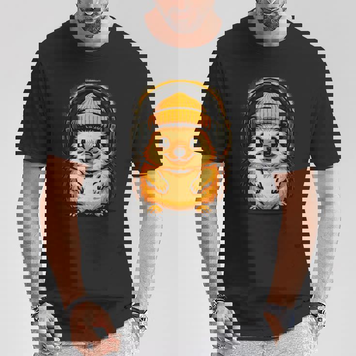 かわいいハリネズミ、ビーニーとヘッドフォン、居心地の良い音楽愛好家。 長袖tシャツ Tシャツ 面白い贈り物