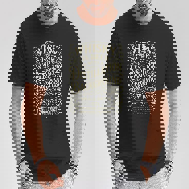 ウイスキーはスコッチと言う蒸留の背景を持つビール 長袖tシャツ Tシャツ 面白い贈り物