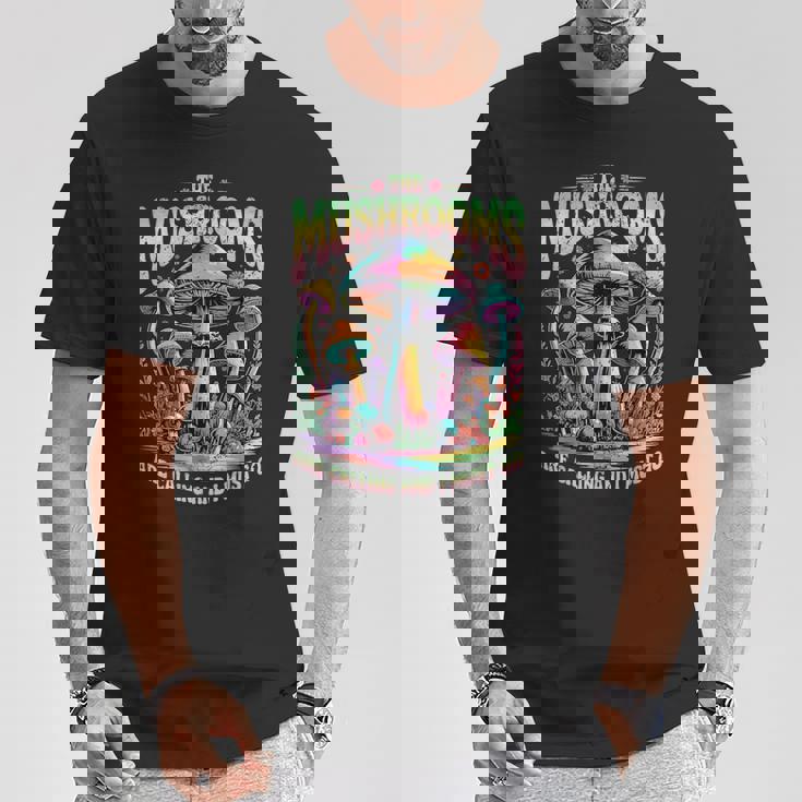 キノコはカラフルなサイケデリックな森の風景を呼んでいます。 Tシャツ 面白い贈り物