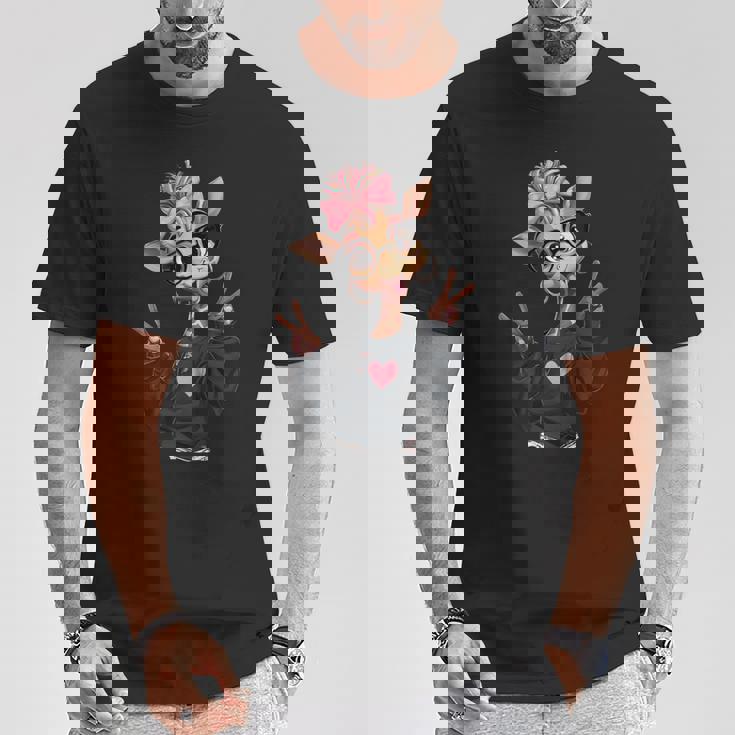 キリンガール ダブルピースサイン ピンク リボン ポップ グラフィック 遊び心のある 長袖tシャツ Tシャツ 面白い贈り物