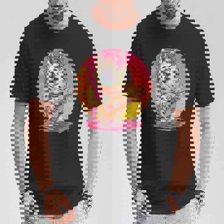 ギターを持った愛らしいポニー Tシャツ 面白い贈り物