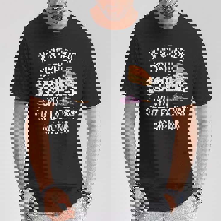 クロテッドクリームとジャムの入ったスコーンを食べに来ただけだよ Tシャツ 面白い贈り物