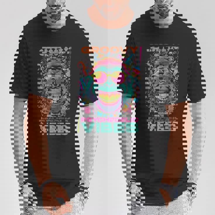 クールなエイプ。グルーヴィーなサイケデリックな雰囲気。 Tシャツ 面白い贈り物