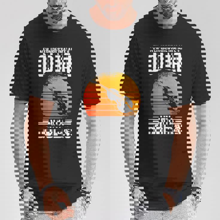 コントラバスの老人を過小評価しないでください Tシャツ 面白い贈り物