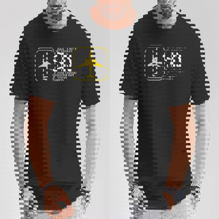 シンガポール・チャンギ国際空港航空フライトクルー。 Tシャツ 面白い贈り物