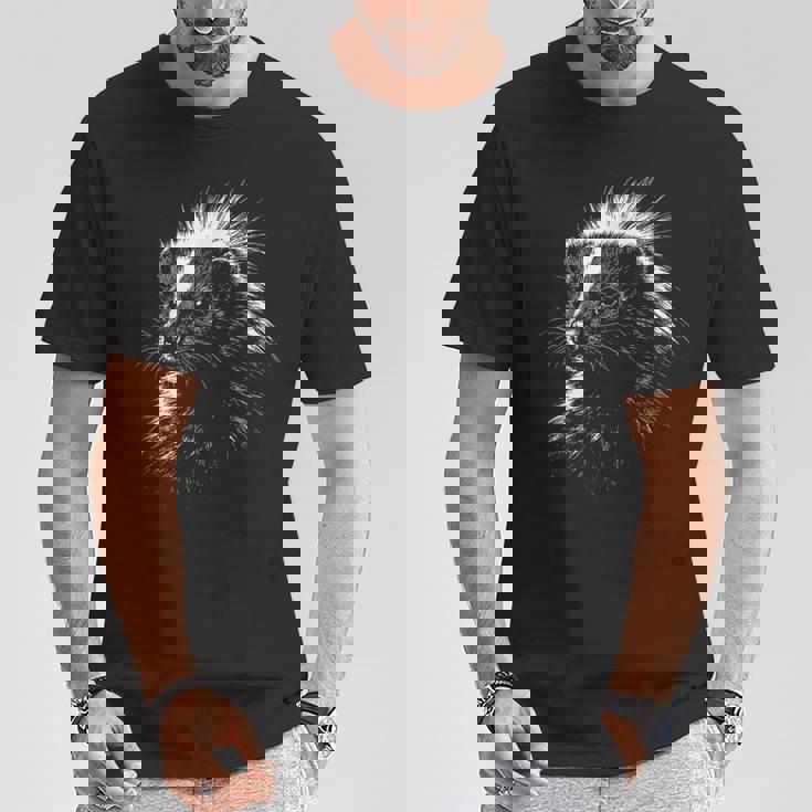 スカンクの肖像画 黒と白の動物愛好家 Tシャツ 面白い贈り物