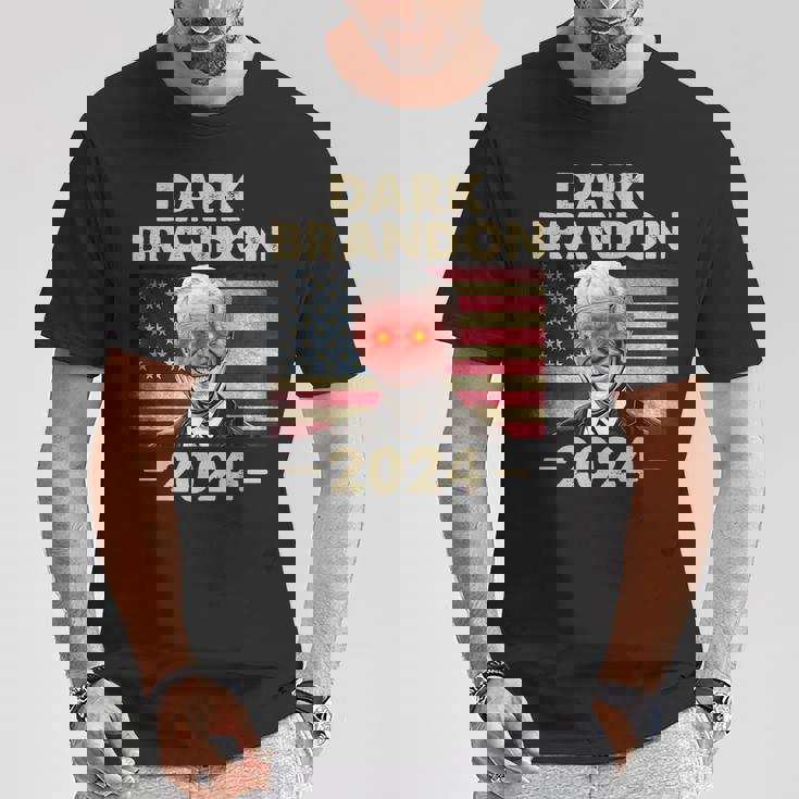 ダークブランドン・バイデン 2024 レトロフラッグ Usa ファニー ジョー・バイデン Tシャツ 面白い贈り物