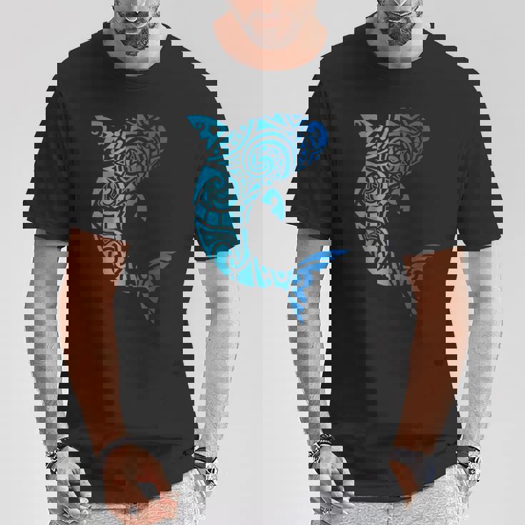 トライバルスタイル ハワイ マノ サメ 恋人 週間 ビーチギフト Tシャツ 面白い贈り物