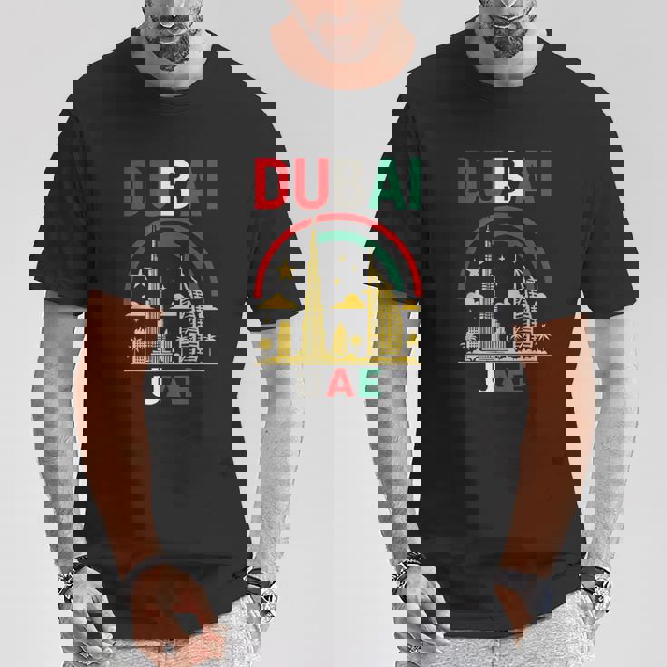ドバイuaeスカイラインデザイン – ブルジュハリファとヤシの木 Tシャツ 面白い贈り物