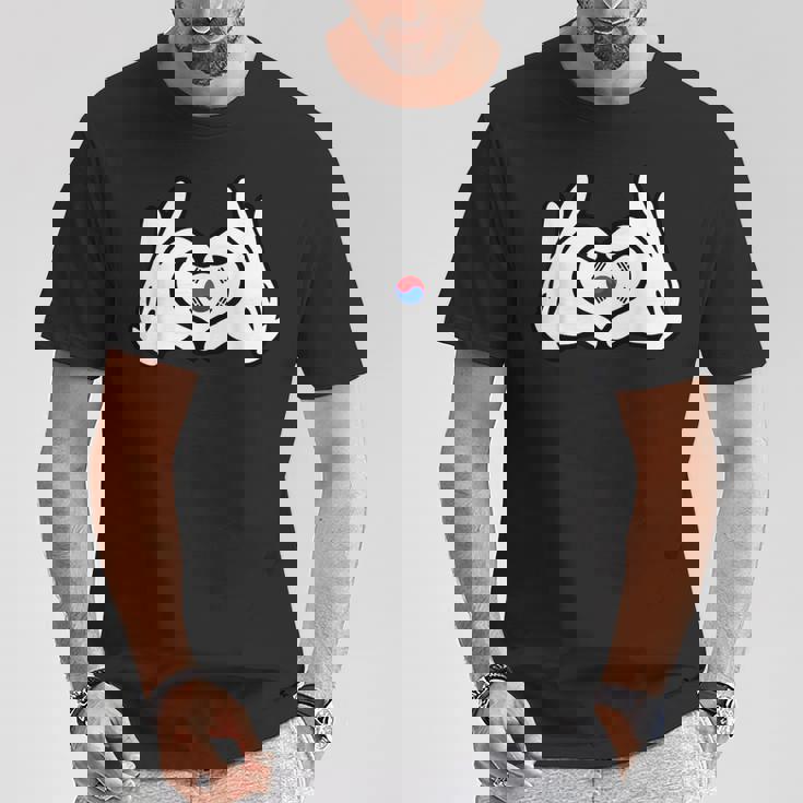 ハートを形作る漫画の手 韓国国旗 Tシャツ 面白い贈り物