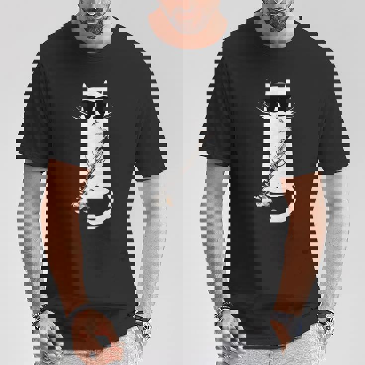 バスクラリネットを弾くサングラスをかけた面白い猫 Tシャツ 面白い贈り物