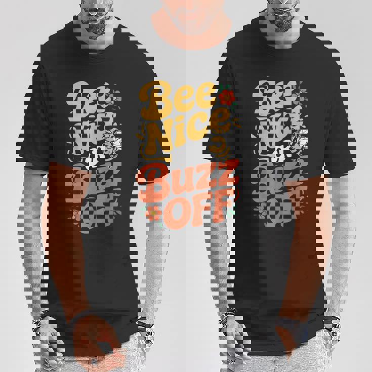ミツバチ 養蜂家 ミツバチの巣立ち Bee Nice Or Buzz Off Tシャツ 面白い贈り物