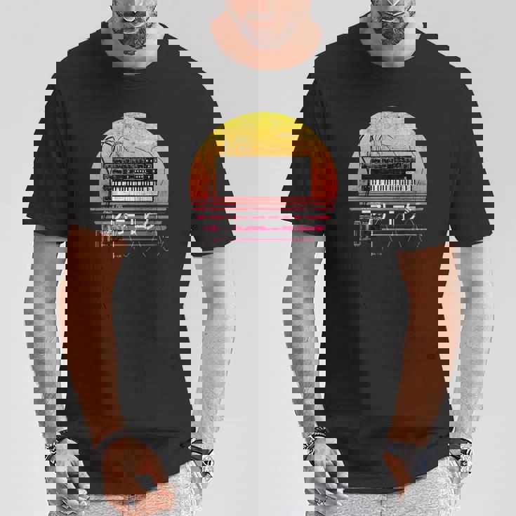 レトロ 80年代 日本風 シンスウェーブ アナログシンセサイザー Tシャツ 面白い贈り物