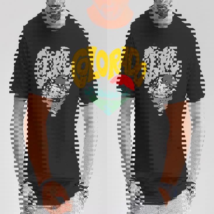 レトロ コロラド州 アウトドア 自然 恋人 ハート 山脈 グラフィック Tシャツ 面白い贈り物