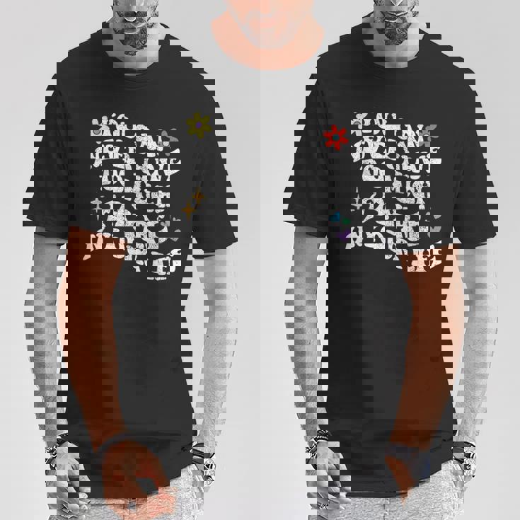 レトログルーヴィー。人生においてあまりにも多くのフェールを持つことはできません。 Tシャツ 面白い贈り物