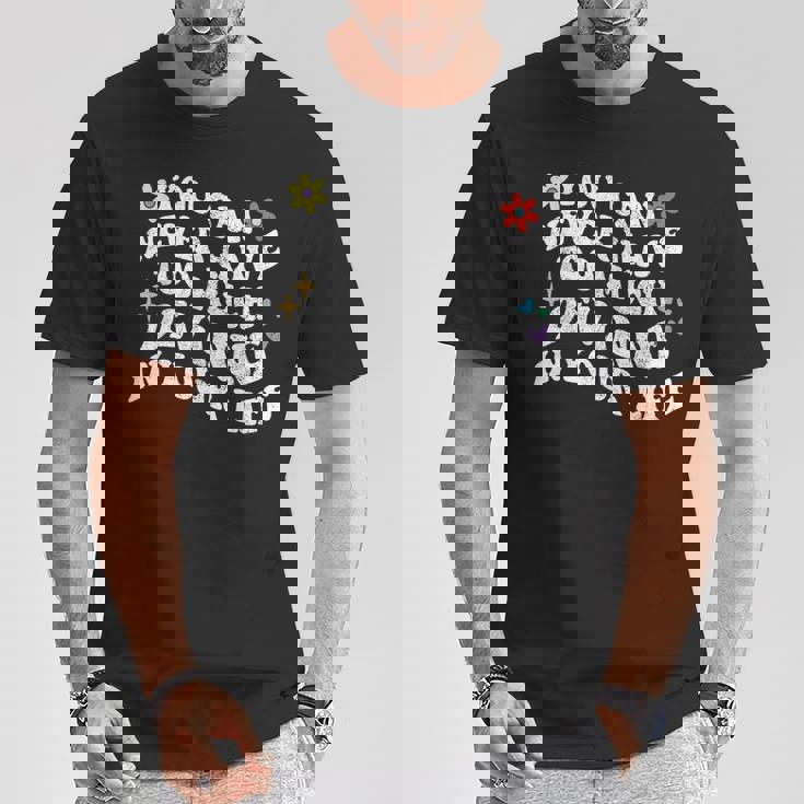 レトログルーヴィーなあなたは、決してあなたの中にあまりにも多くのデヴィンを持つことはできません Tシャツ 面白い贈り物