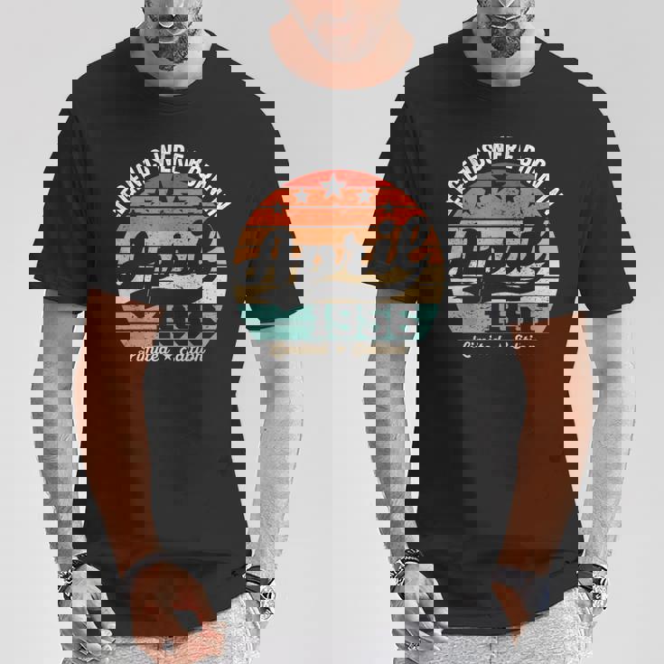 ヴィンテージ70歳の誕生日の伝説は1956年4月に誕生しました。 Tシャツ 面白い贈り物