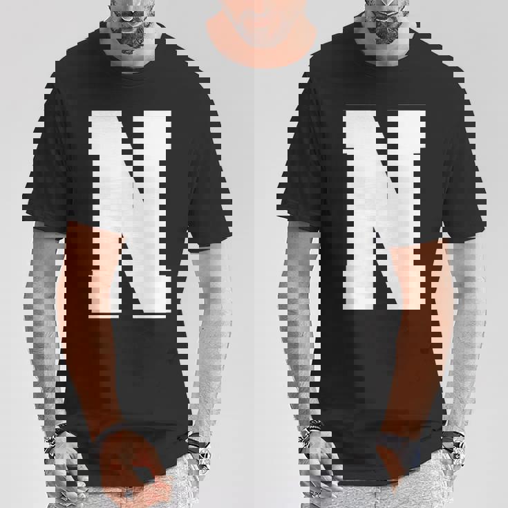 大文字nアルファベットモノグラムイニシャル Tシャツ 面白い贈り物