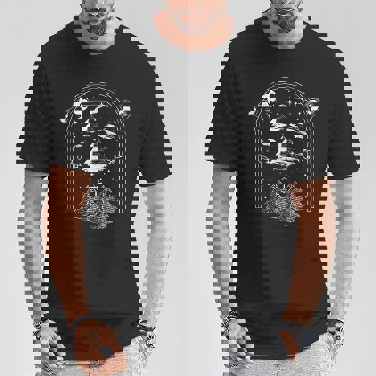 宇宙人 陰謀論 I Ufo I 古代エジプトのピラミッド Tシャツ 面白い贈り物