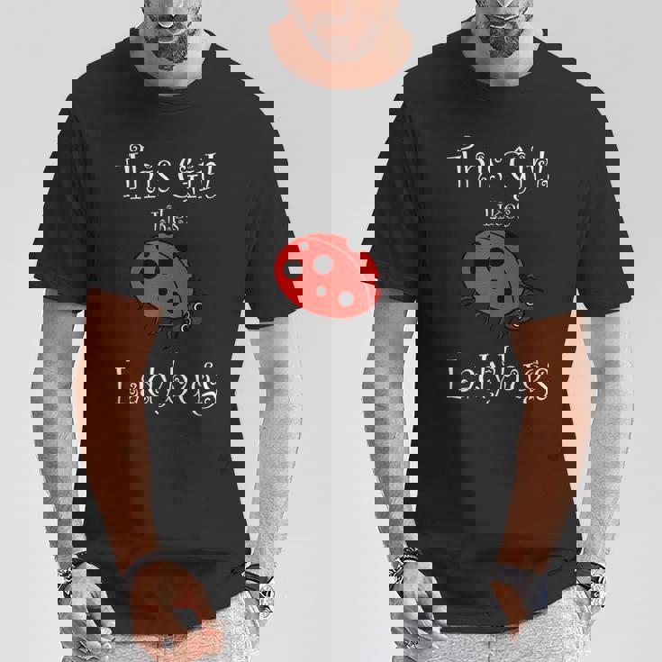 少女はてんとう虫が好き 野生動物 おもしろてんとう虫 Tシャツ 面白い贈り物