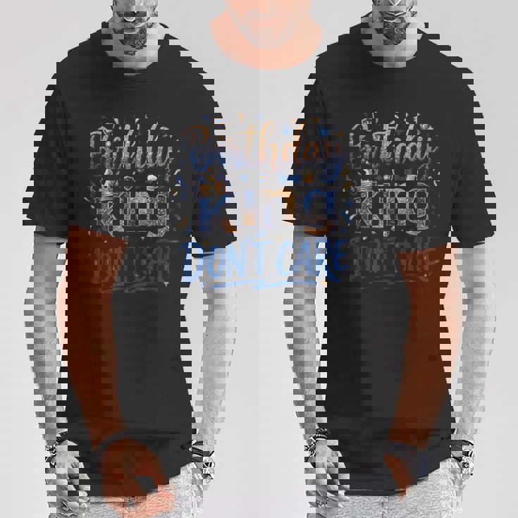 王様の誕生日パーティー衣装。 Tシャツ 面白い贈り物