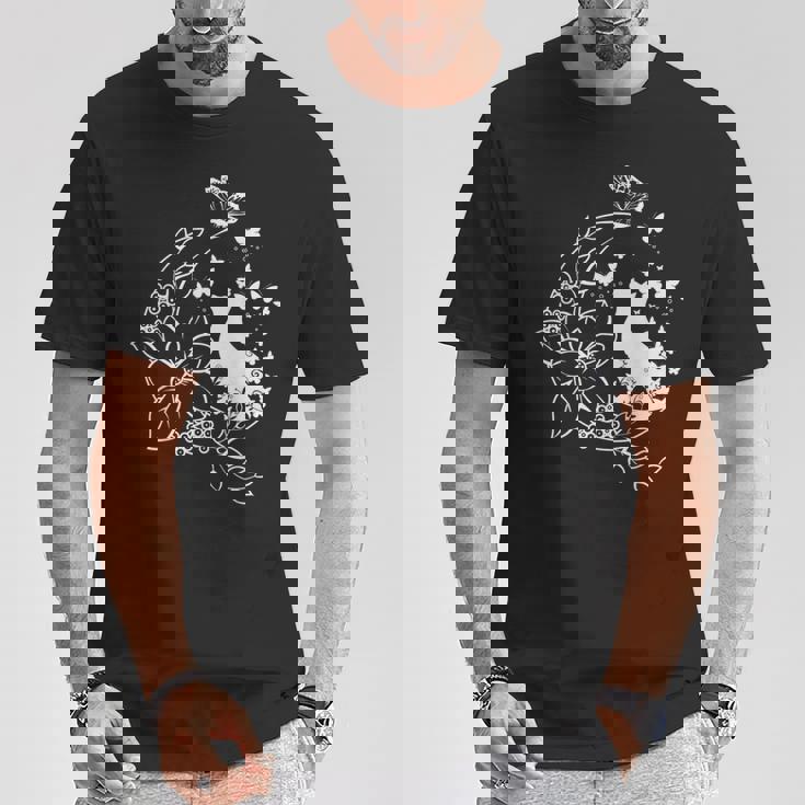 花柄の三日月と蝶を持った猫。 Tシャツ 面白い贈り物