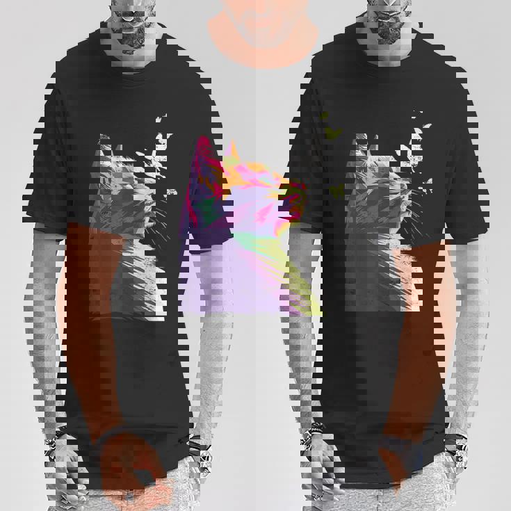 蝶と美しいカラフルな猫、パープル Tシャツ 面白い贈り物