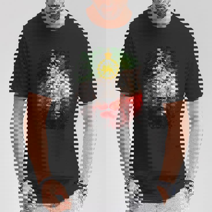 金色のライオンの頭が付いたイランの国旗。 Tシャツ 面白い贈り物