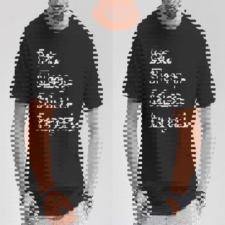 食べる。寝る。サルサ。繰り返す。 Tシャツ 面白い贈り物