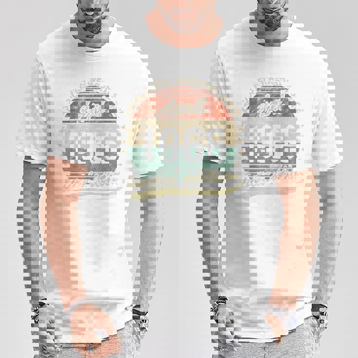 60歳の誕生日 1966年4月から絶対に素晴らしいヴィンテージ。 Tシャツ 面白い贈り物