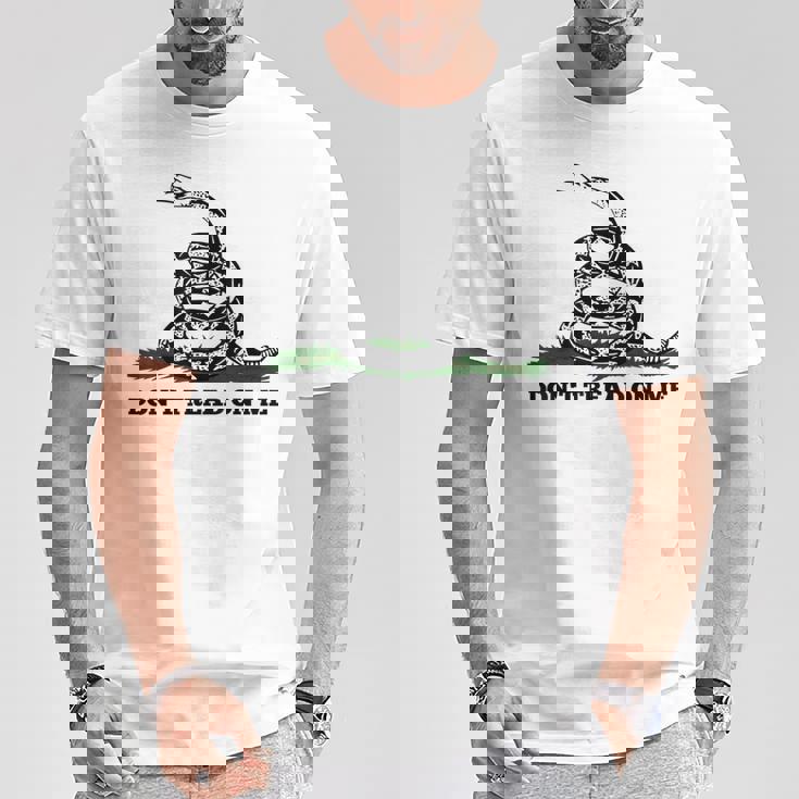 Don't Tread On Me 2Nd Amendment 愛国心が強いノベルティアイテム Tシャツ 面白い贈り物