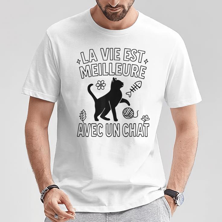 Laie Est Meilleure Avec Un Chat Ideé Chats T-Shirt Cadeaux drôles