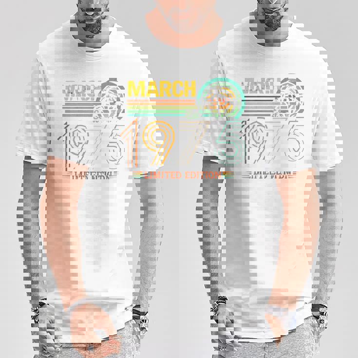 On Back- 1975年3月の誕生日 限定版 ヴィンテージ 51歳 Tシャツ 面白い贈り物