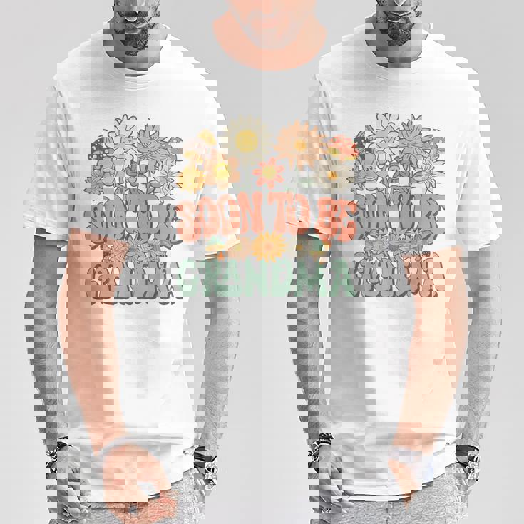 Soon To Be Grandma Expecting Baby Daisy Groovy Wildflower Tシャツ 面白い贈り物