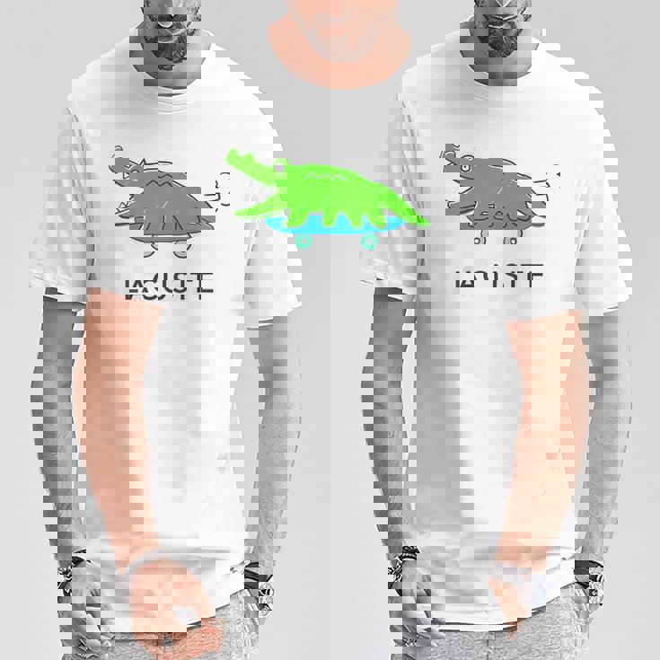 【バックプリント・背中側】楽して行こうワニ（Lacusite）スケボー【変なデザイン屋さん】ブランド パロディ 面白い Tシャツ 面白い贈り物