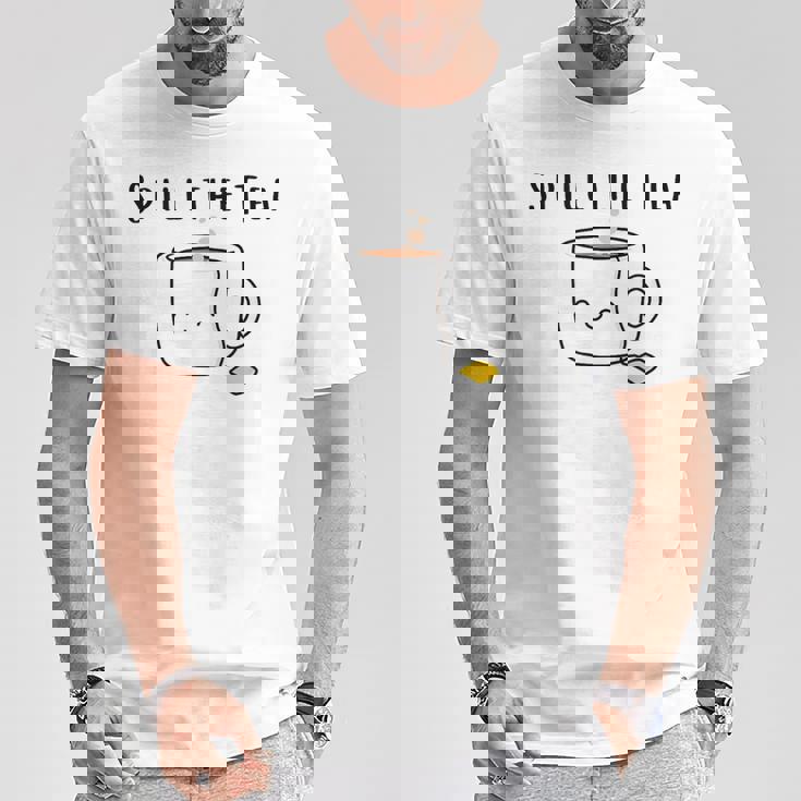 お茶をこぼす 友情 お茶好きの人 かわいい かわいい 湯呑み パーティー Tシャツ 面白い贈り物