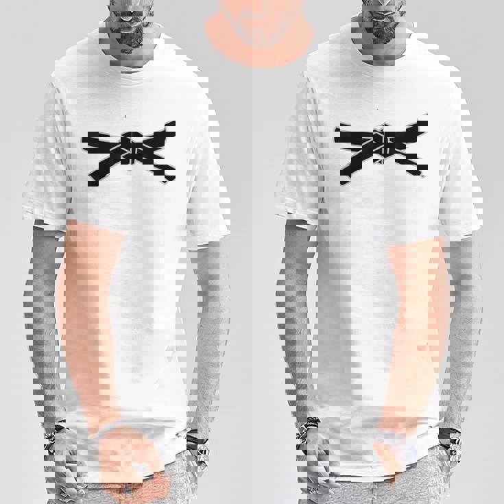 かっこいい日本武道空手柔道黒帯 Tシャツ 面白い贈り物