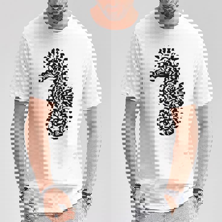 かわいいタツノオトシゴ ポリネシア トライバル マオリ柄 タツノオトシゴ 長袖tシャツ Tシャツ 面白い贈り物