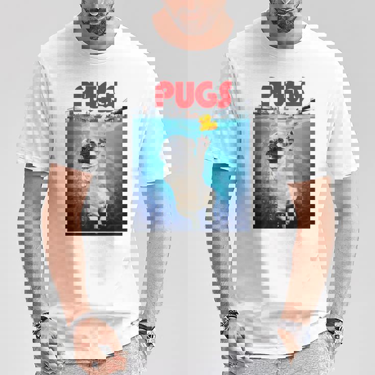 ニューヨーク港でゴム製のアヒルのおもちゃで遊ぶかわいいパグ犬 長袖tシャツ Tシャツ 面白い贈り物
