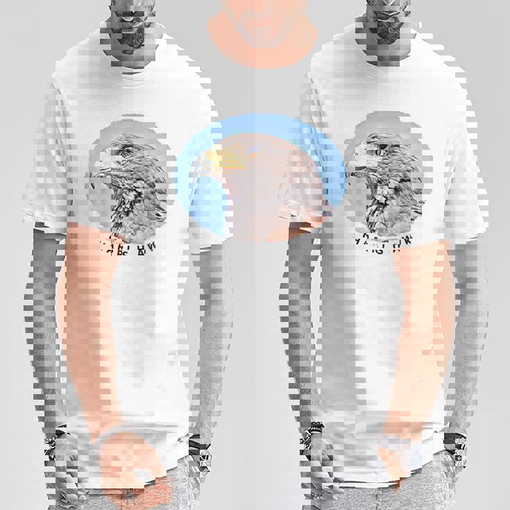 ハリスホークはベイウィングダスキーまたはウルフホークスとも呼ばれています。 Tシャツ 面白い贈り物