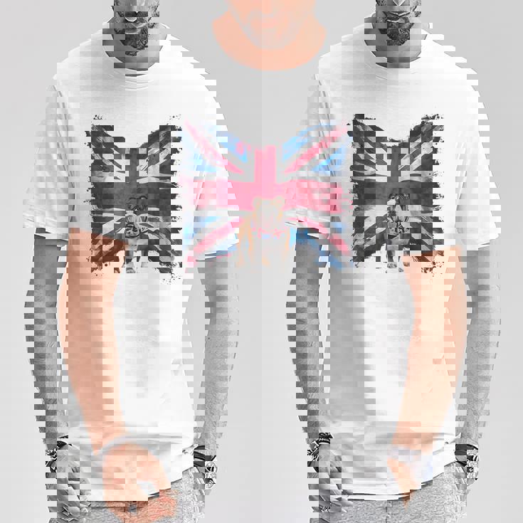 ユニオンジャックバンダナをかぶったブリティッシュブルドッグ、かわいい英国国旗。 Tシャツ 面白い贈り物