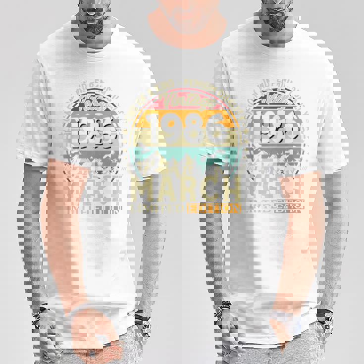 ヴィンテージカー 1986 年3月 40 歳の誕生日 1986 年のクラシックカー Tシャツ 面白い贈り物