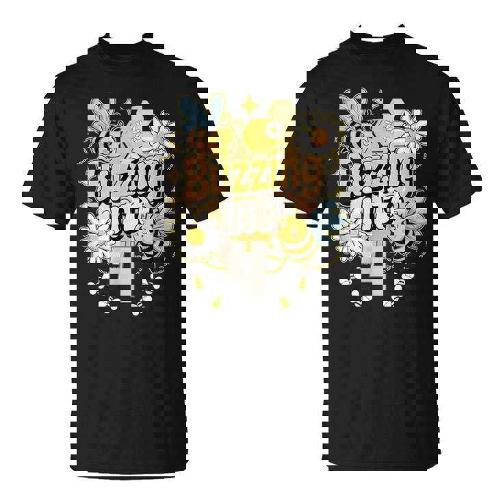 Buzzing Into 4 かわいい蜂 4歳の誕生日パーティーデザイン Tシャツ