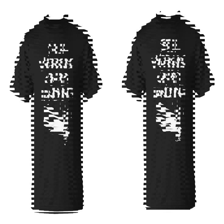 まだ着地作業中！おかしい頭部骨折の回復作業中 Tシャツ