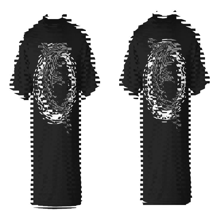 サメの魚のシンボル ハカ文化 マオリ族のパターン Tシャツ