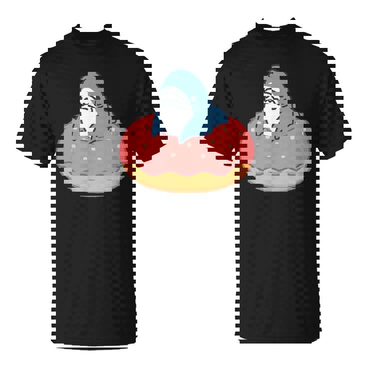 ドーナツに喰われるサメ さめ かわいい ゆるい イラスト シュール おもしろ 鮫 シャーク Tシャツ