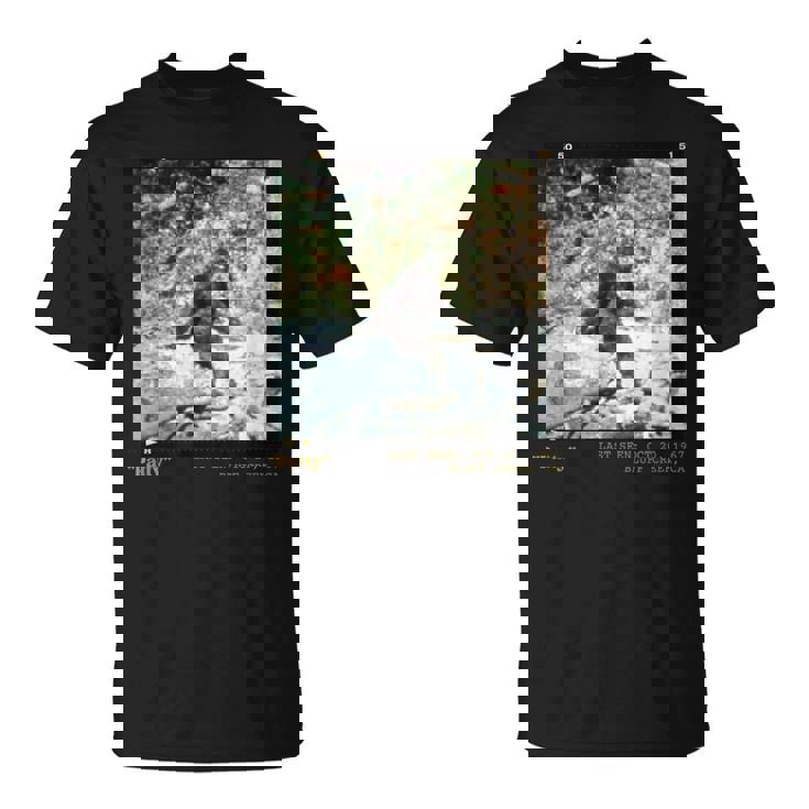 歴史的なビッグフット写真パティ・ザ・ビッグフット。 Tシャツ