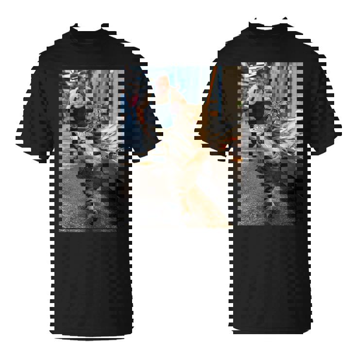 猫が魚市場を盗む冒険ファニーアートミーム Tシャツ